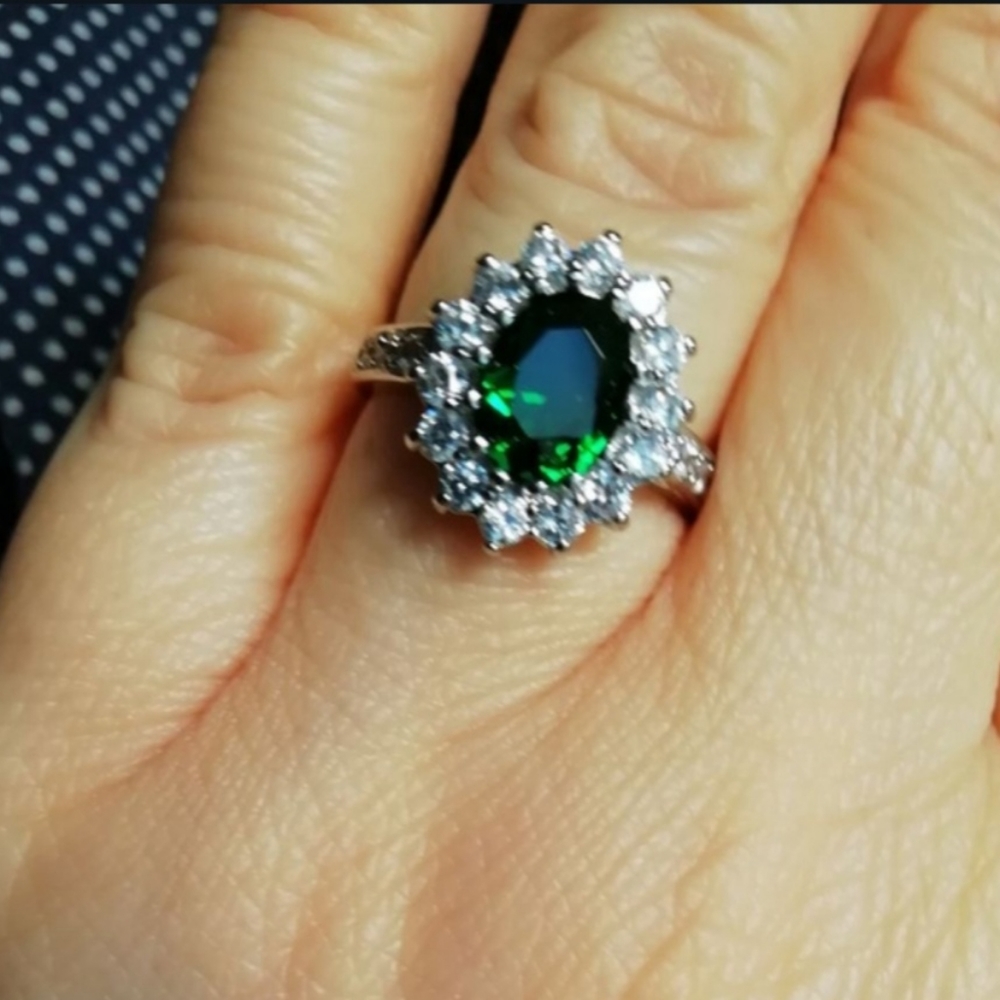 New 1.5 ct Emerald Diamond 14k White Gold Plated Engagement Ring - Picture 3 of 4